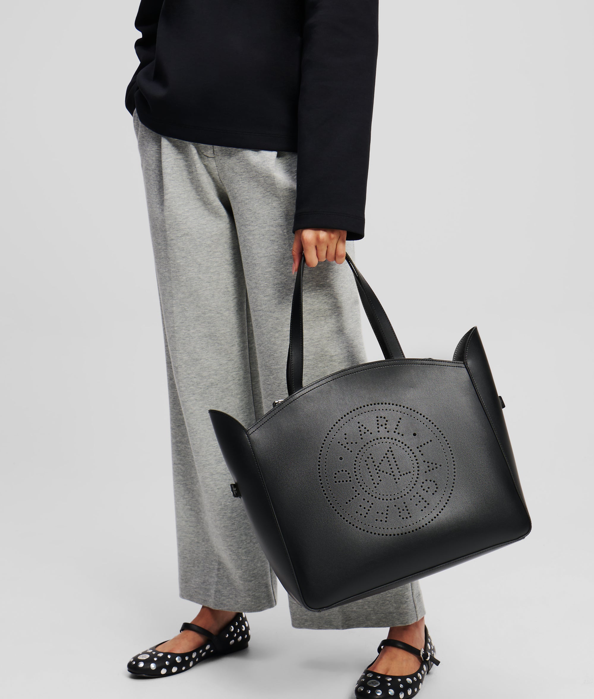 K/CIRCLE PERFORATED TOTE BAG WITH POUCH - Image 2