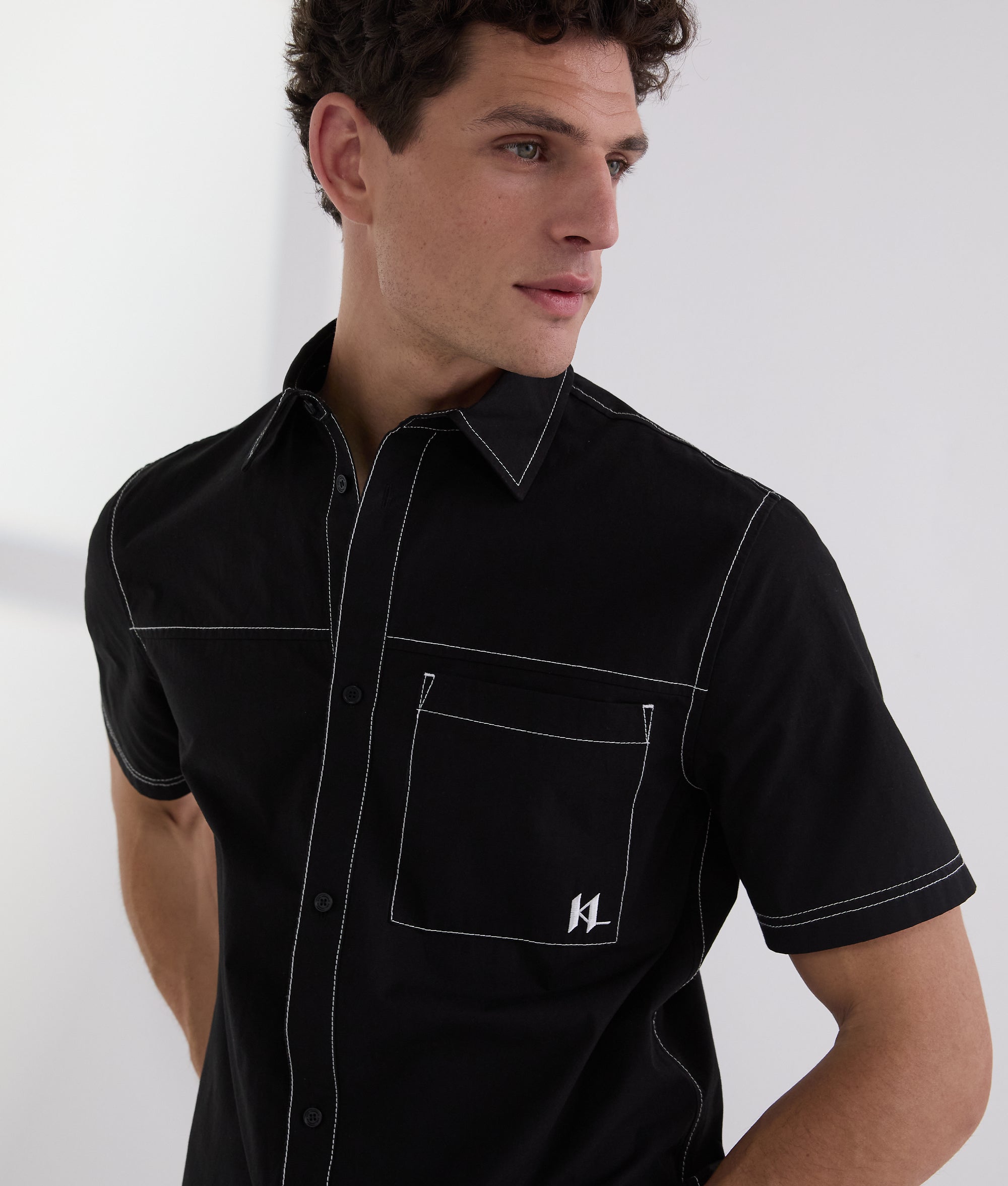 SHORT-SLEEVED CONTRAST STITCH SHIRT - Image 3