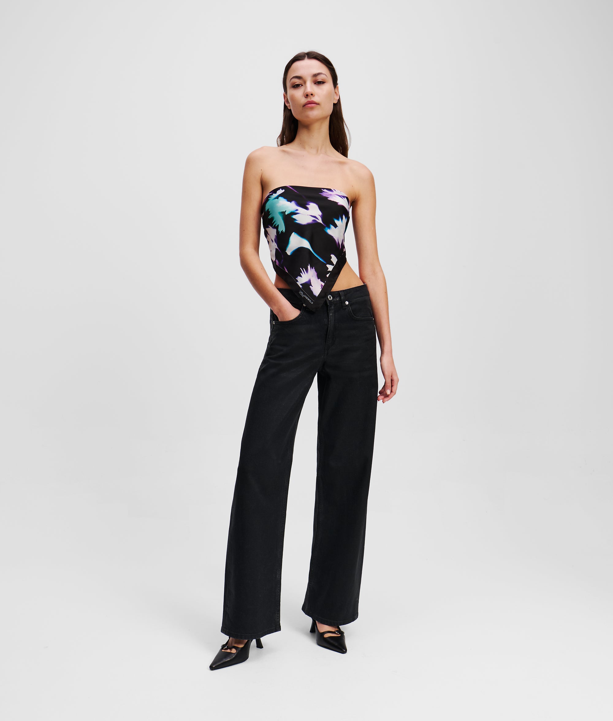 COATED MID-RISE RELAXED JEANS