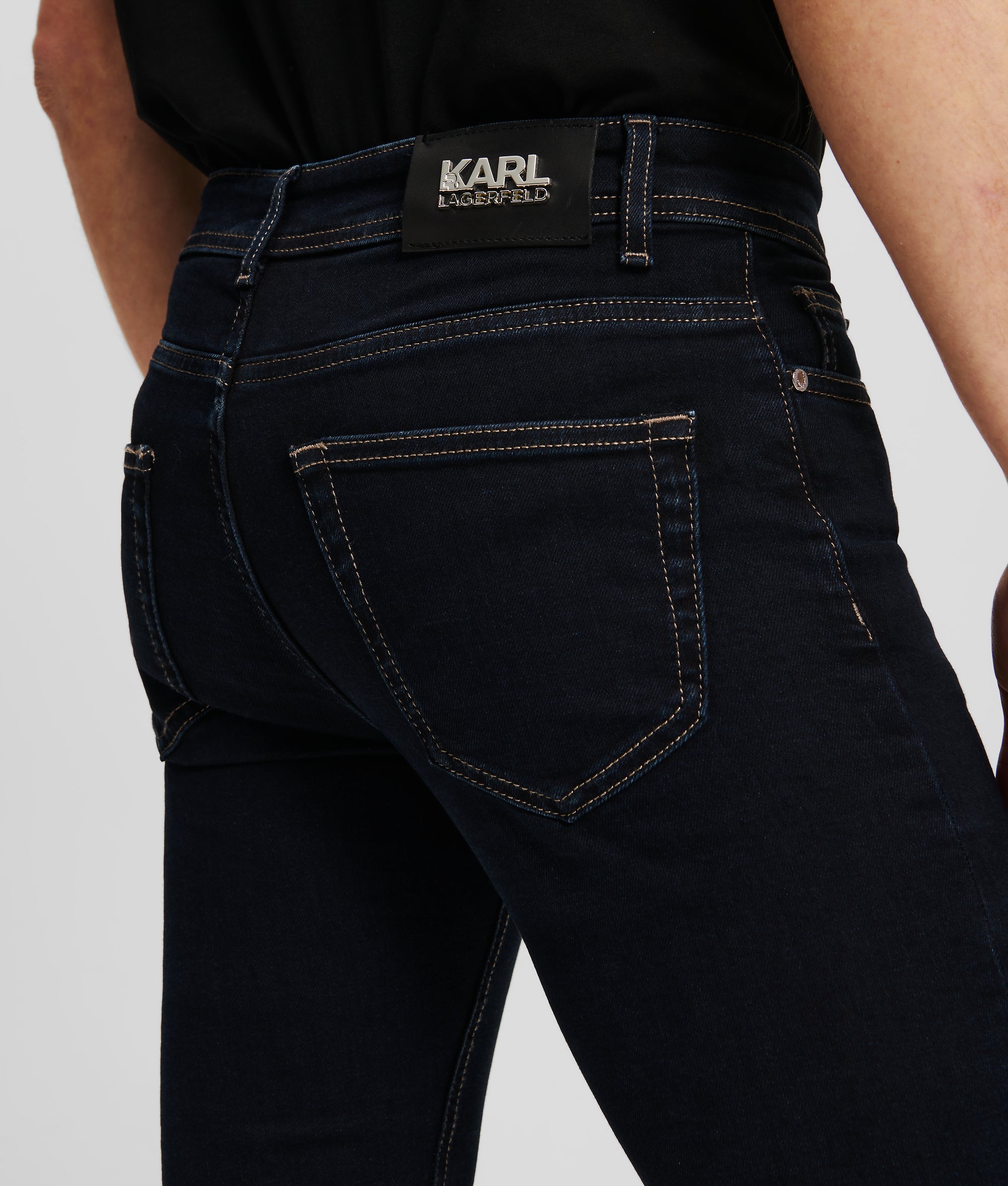 CLASSIC JEANS - Image 2